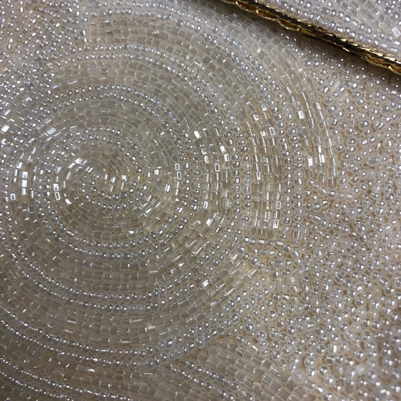 Gorgeous beaded evening bag with removable strap - Picture 3 of 10